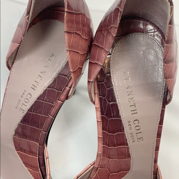 KENNETH COLE Alligator Embossed Leather Heels - Picture 5 of 8